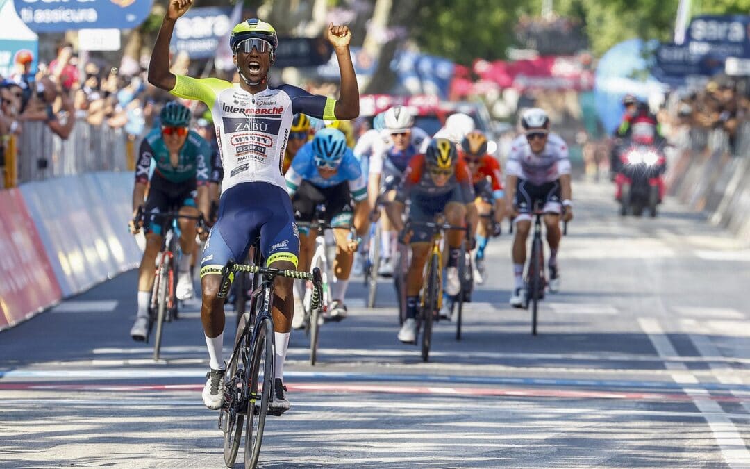 Biniam Girmay takes the win at stage 10 of the Giro d´Italia